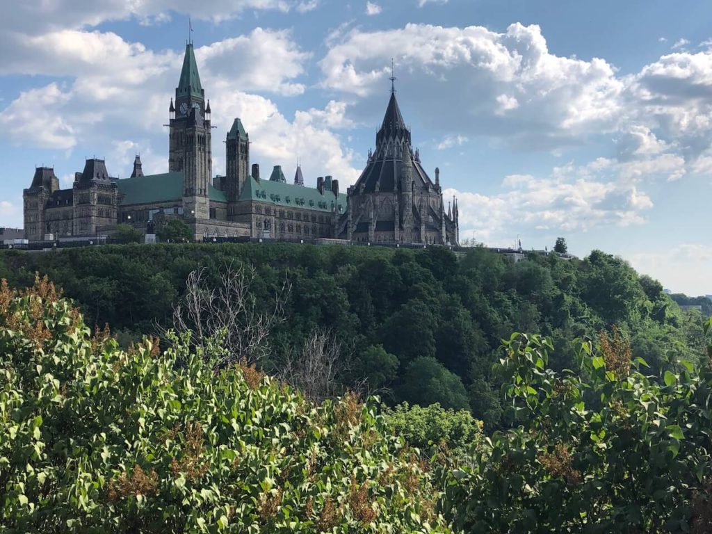  imagem ou Parlamento para ilustrar que viver em Ottawa parece bom.